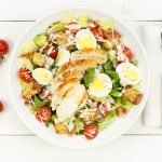 Caesarsalade met kip en croutons Caesarsalade met kip en croutons