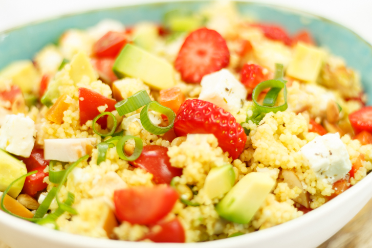 Couscous salade met gerookte kip en aardbei