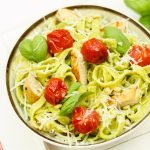 Tagliatelle avocadopesto met kip Tagliatelle avocadopesto met kip