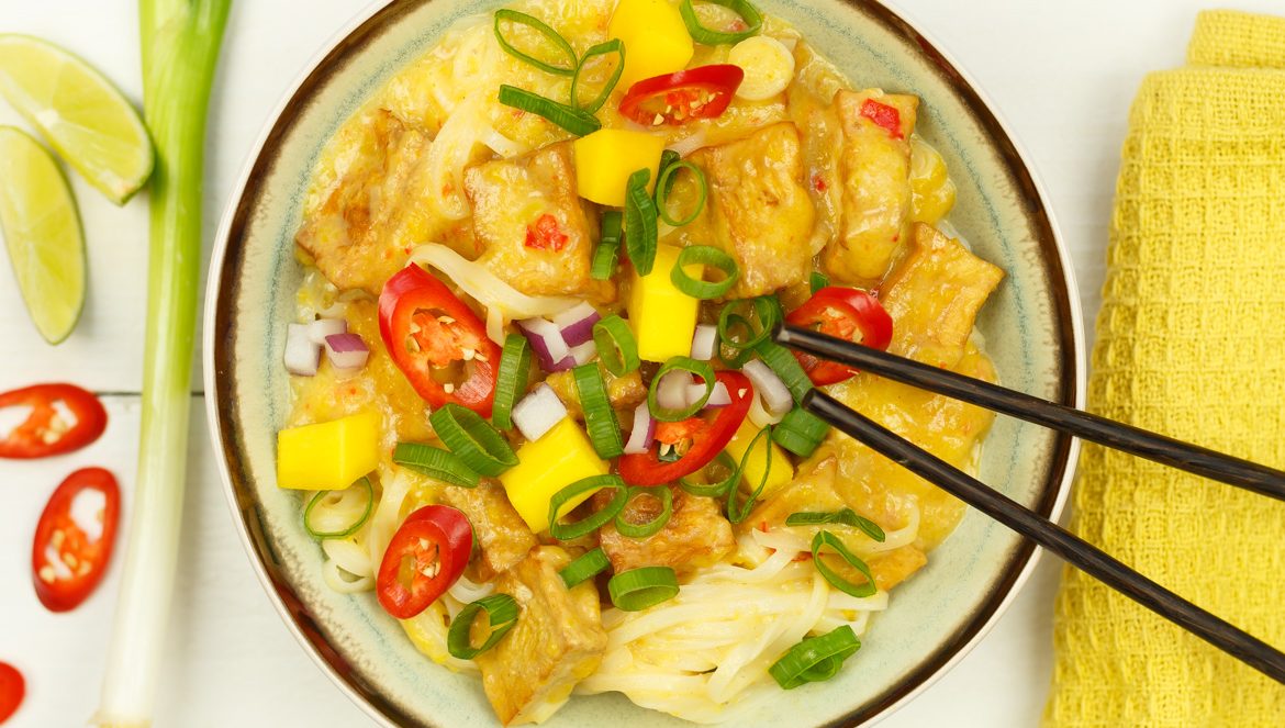 Noedels met tofu in mangosaus