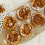 Perentaartjes met karamel en zeezout Perentaartjes met karamel en zeezout