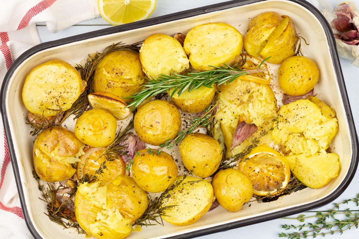 letterlijk agentschap Laan Aardappels met rozemarijn uit de oven - Bijgerecht | SmaakMenutie