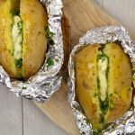 Gepofte aardappel met kruidenboter Gepofte aardappel met kruidenboter