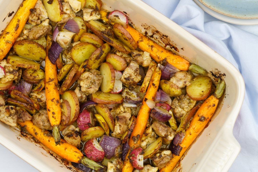 Sleutel vee volwassene Ovenschotel kip pesto met wortels en aardappeltjes | SmaakMenutie