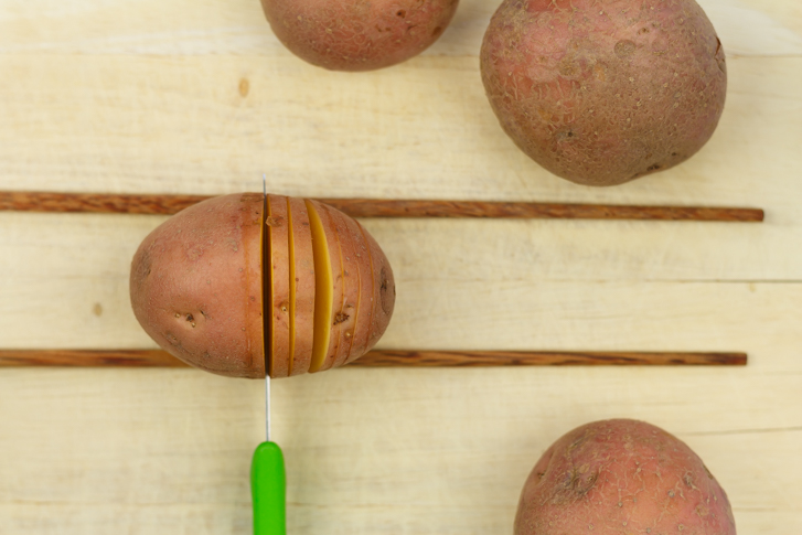 Snijd de aardappels in ringen