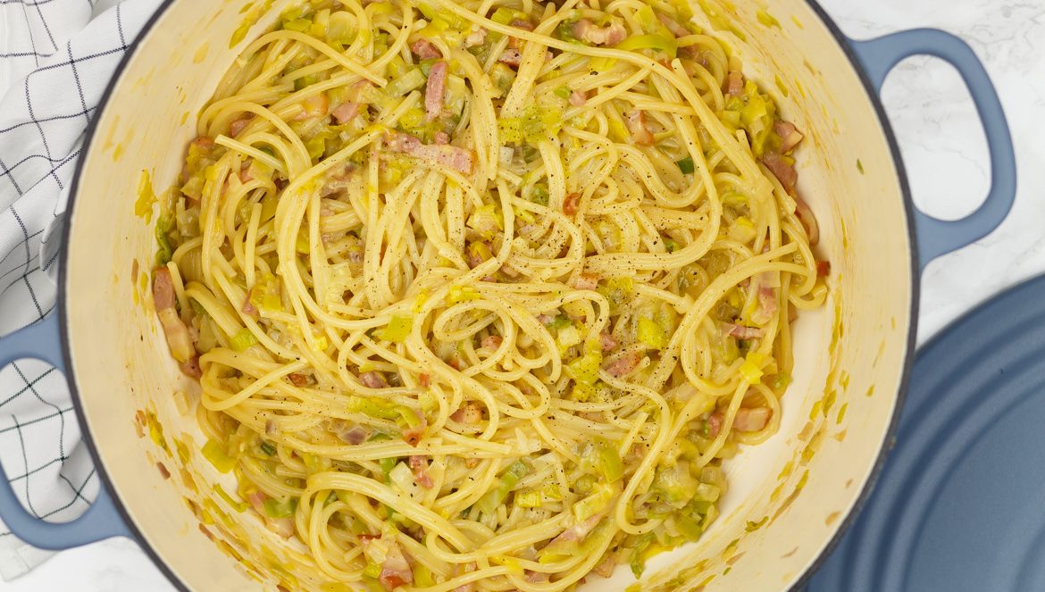 Spaghetti met prei en spekjes