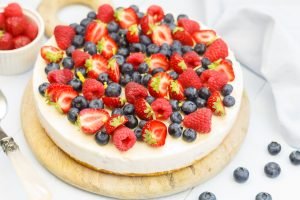 Cheesecake met witte chocolade en zomerfruit