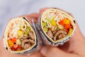 Aziatische wrap met biefstukreepjes in sojasaus