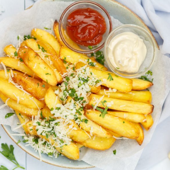 Verse friet met Parmezaanse kaas en truffelolie