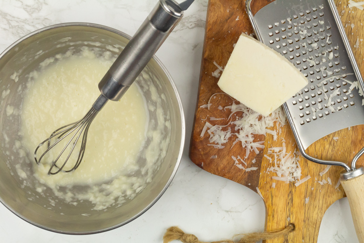 Cacio e pepe saus